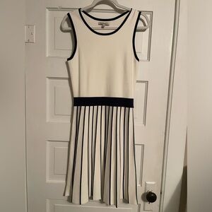 41 Hawthorn Dress Medium Sleeveless navy White sweater knit